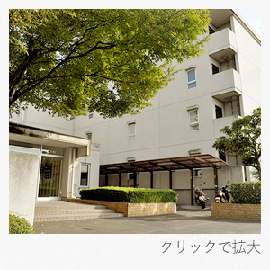管理棟入り口